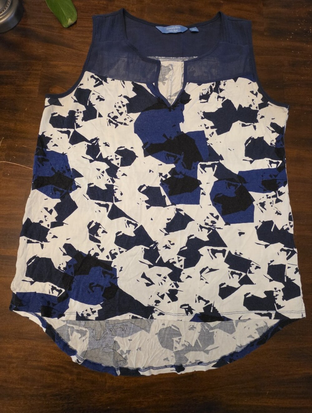 Simply Vera Vera Wang Blue & White Abstract Sleeveless Tank
